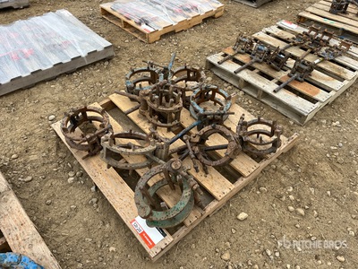 Quantity of Miscellaneous Line-Up Clamps Varios, equipamiento de soldadura