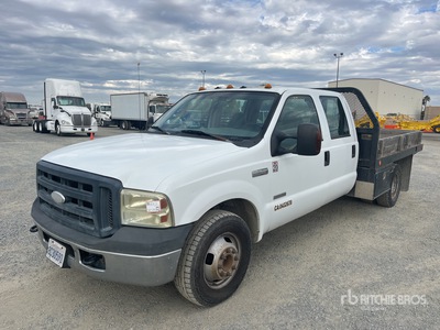 2006 Ford F-350 4x2 Crew Cab Flatbed Truck