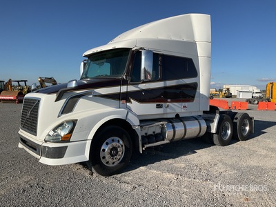 2014 Volvo VNL64T-630 6x4 Tractocamion con Dormitorio / T/A Sleeper Truck Tractor