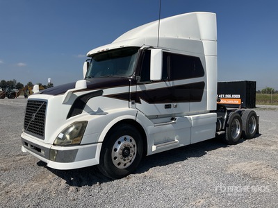 2013 Volvo VNL64T 6x4 Tractocamion con Dormitorio / Cabina con cuccetta per trattore stradale