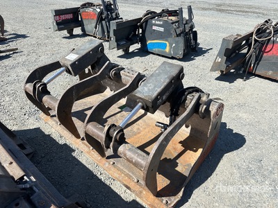 Bobcat 62 in Skid Steer Grapple Bucket