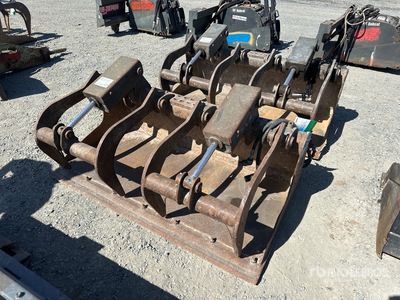 Bobcat 62 in Skid Steer Grapple Bucket