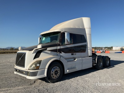 2014 Volvo VNL64T 6x4 Tractocamion con Dormitorio / Cabina con cuccetta per trattore stradale