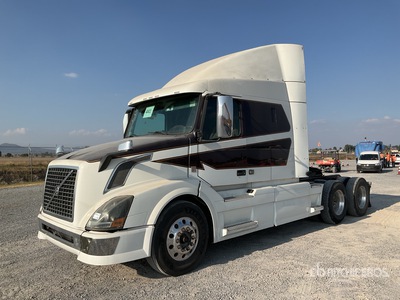2015 Volvo VNL64T 6x4 Tractocamion con Dormitorio / Cabeza Tractora Cabina Dormitorio