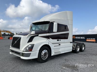 2014 Volvo VNL64T-630 6x4 Tractocamion con Dormitorio / T/A Sleeper Truck Tractor