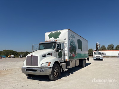 2013 Kenworth T270 4x2 Camion fourgon