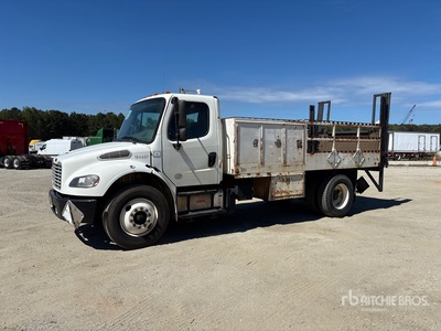 2017 Freightliner M2 106 4x2 شاحنة مسطحة