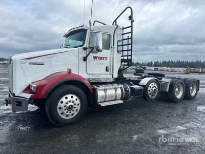 2012 Kenworth T800 8x4 Tri/A Day Cab Truck Tractor