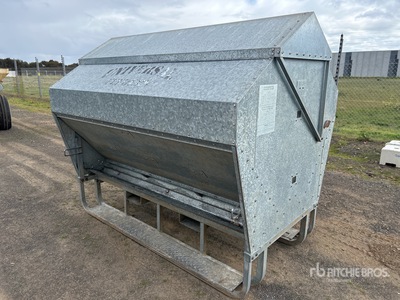 Universal Livestock Feeder