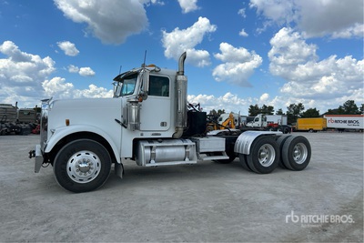 1999 Freightliner FLD 120SD 6x4 T/A Day Cab Truck Tractor