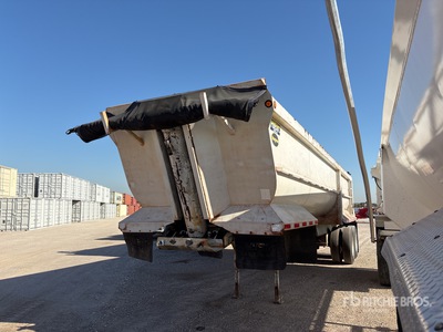 2000 Hilbilt 30 ft T/A Quarter Frame kiep aanhangwagen