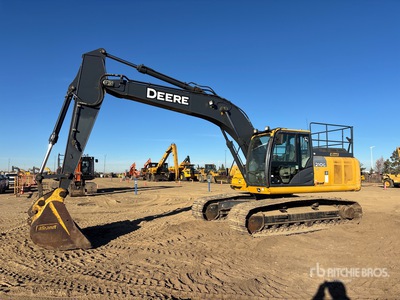 2014 John Deere 210G LC Escavatore cingolato