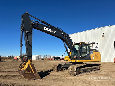 2014 John Deere 210GLC حفارة بجنزير