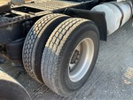 4 dessous de caisse - Camion with Pneus de traction avant droite