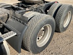 4 dessous de caisse - Camion with Pneus de traction avant gauche