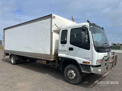 2005 Isuzu FRR 500 4x2 Kastenwägen