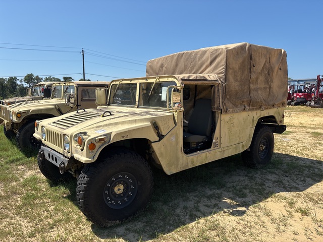 AM General M1097R1 HMMWV 2 Door Soft Top w/Truck Body AM General M1097R1 HMMWV 2 Door Soft Top w/Truck Body