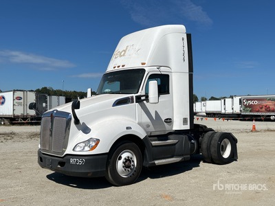 2016 Kenworth T680 4x2 Ciągnik siodłowy z kabiną dzienną S/A