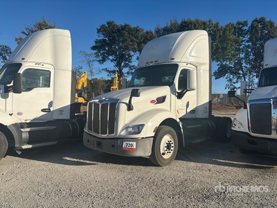 2018 Peterbilt 579 4x2 S/A Day Cab Truck Tractor