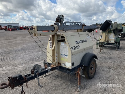 2014 Doosan LSC 6 kW Torre de iluminación