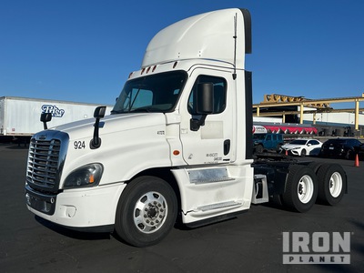 2017 Freightliner Cascadia 6x4 T/A Day Cab Truck Tractor