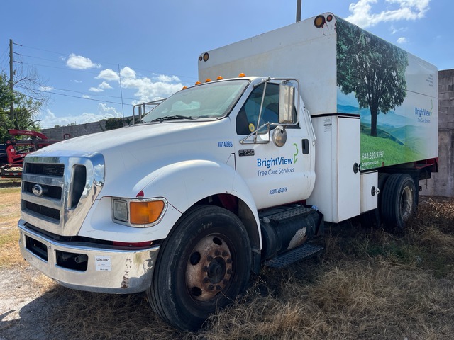 2011 Ford F-750 XL 4x2 Chipper Truck (Inoperable) 2011 Ford F-750 XL 4x2 Chipper Truck (Inoperable)