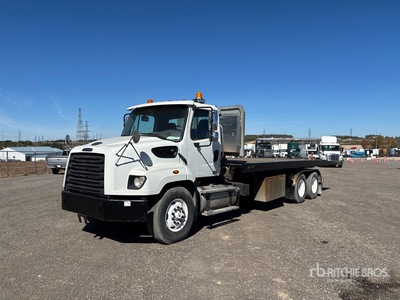2013 Freightliner 114SD 6x4 21ft deck Roll-Off Truck