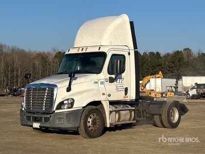 2015 Freightliner Cascadia 125 4x2 تراكتور شاحنة (أحادي المحور)