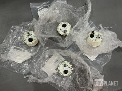 (208) Oil Pressure Gages