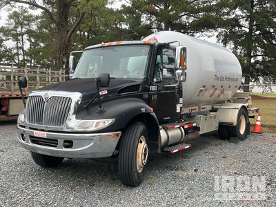 2007 International 4400  4x2 4x2 Camion citerne à eau