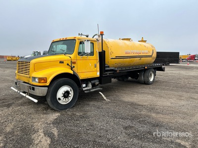 1995 International 4700 2000 gal 4x2 Water Truck