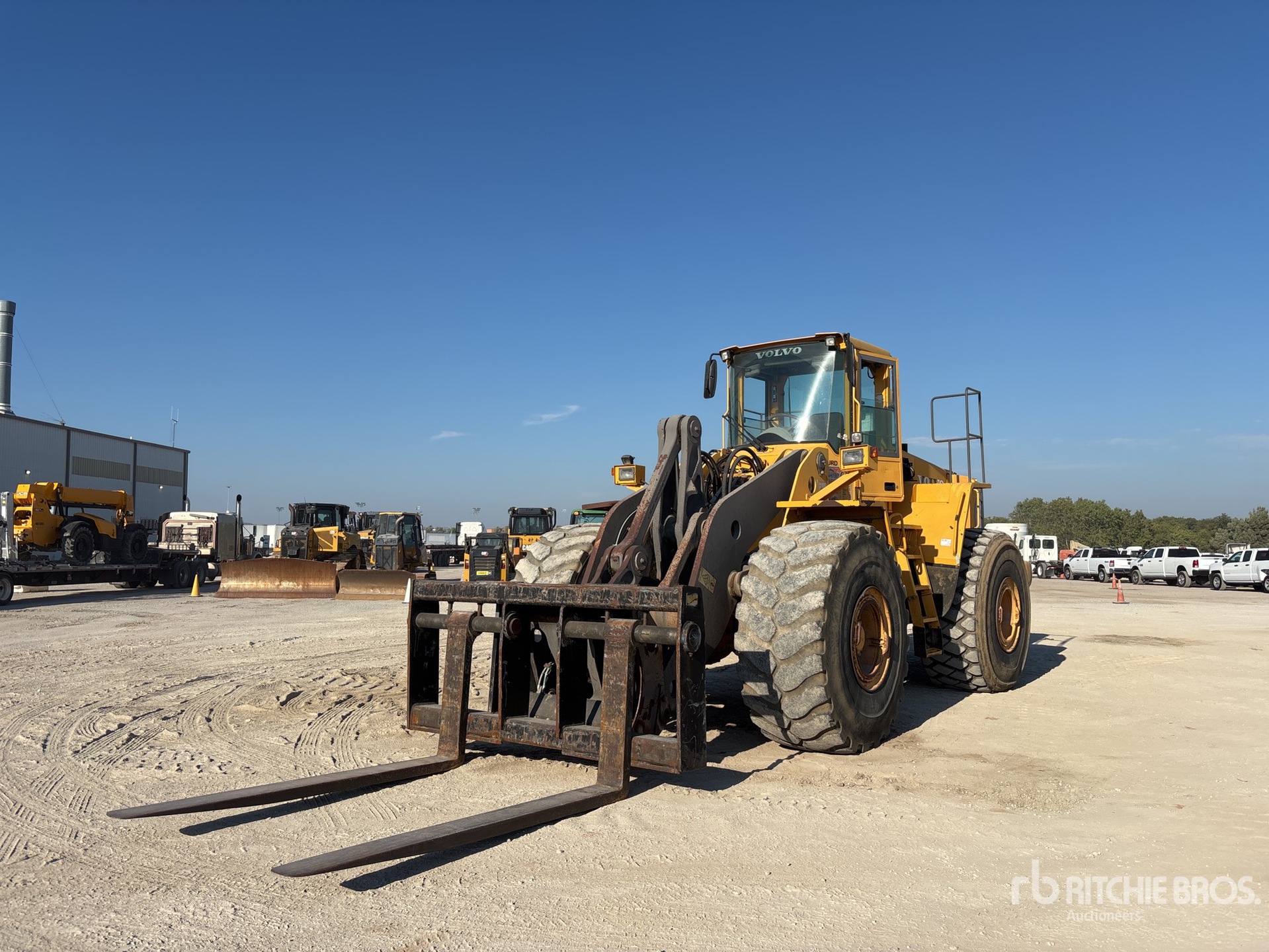 2004 Volvo L220E جرافة