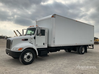 2017 Peterbilt 337 4x2 شاحنة فان