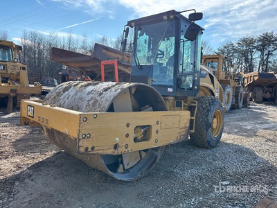 2013 Cat CS56B Smooth Drum Compactor