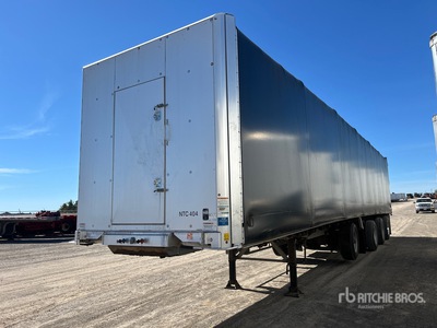 2011 Reitnouer 48 ft Quad/A Remolque con Lona