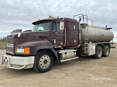2001 Mack CH613 16000 L 6x4 Sleeper Water Truck