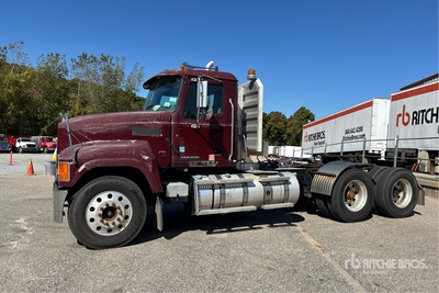 2011 Mack CHU613 Pinnacle 6x4 T/A Day Cab Truck Tractor