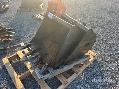 Quantity of (2) Tag Q/C Digging Baggerlöffel
