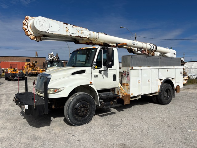 Altec on 2006 International 4400 SBA 4x2 Bucket Truck Altec on 2006 International 4400 SBA 4x2 Bucket Truck