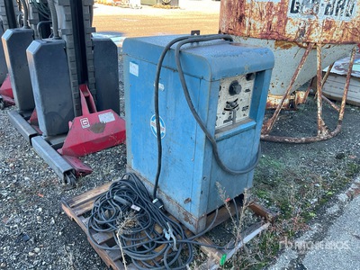 1975 Miller 300A/BP300 Skid-Mounted Soldadora motorizada