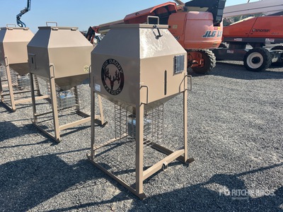 Big Daddy Feeder 700 LB Solar Deer Feeder Varios, tienda, almacen, consumidor (Unused)