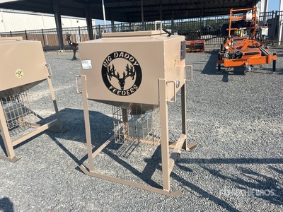 Big Daddy 700 LB Solar Deer Feeder Varios, tienda, almacen, consumidor (Unused)