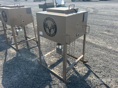 Big Daddy 500 LB Solar Deer Feeder Varios, tienda, almacen, consumidor (Unused)