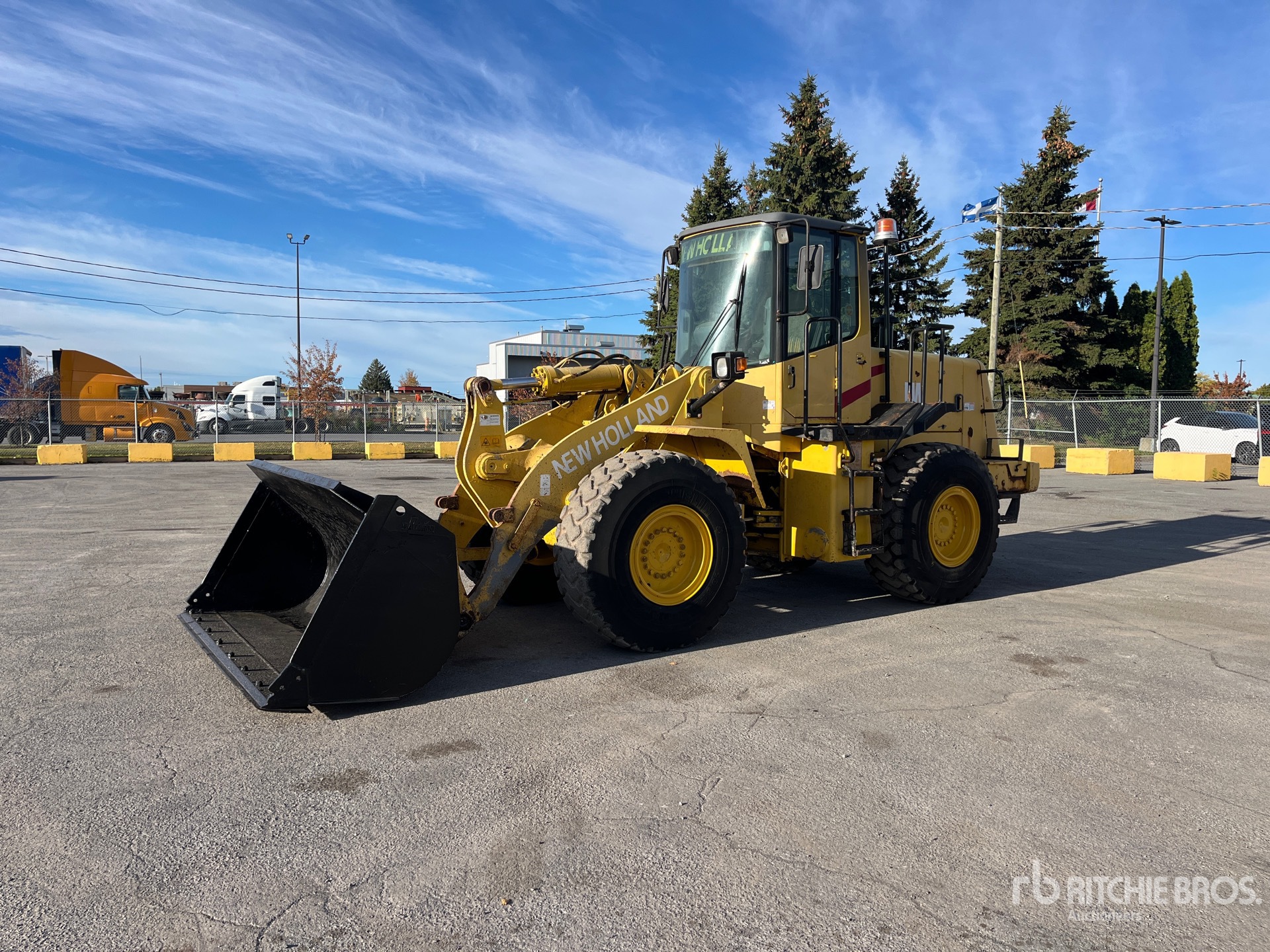 2003 New Holland LW170 جرافة