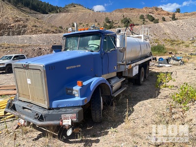 1977 (unverified) Western Star Sweeper Truck