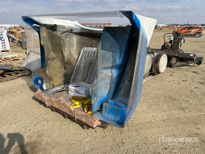 Freightliner FLC112 Grille, headlight assembly, bezels and wiring Cofano per autocarro