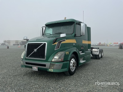 2013 Volvo VNL430 6x4 3- Achs Sattelzugmaschine mit Schlafkabine