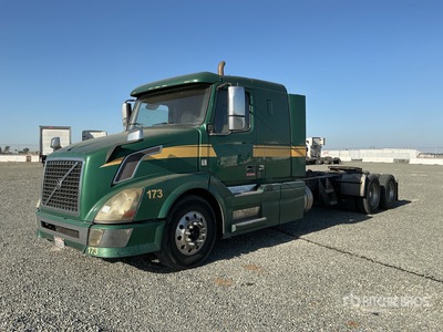 2013 Volvo VNL 6x4 トラックトラクター（T/A）