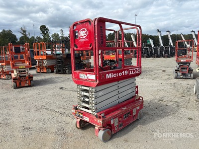 2018 MEC Micro 19 Electric Scissor Lift