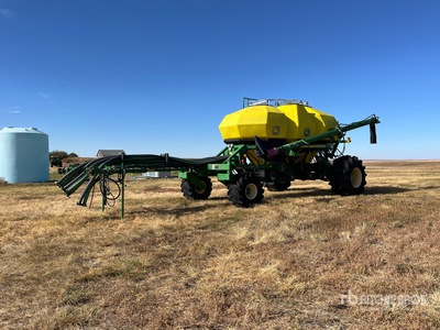 John Deere 1910 340 bu Tow-Behind Air Cart